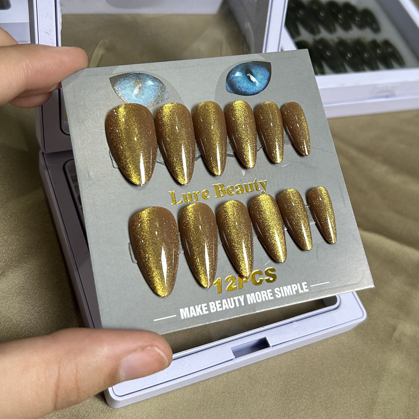 "CAT EYE" Glittery Yellow Press-Ons