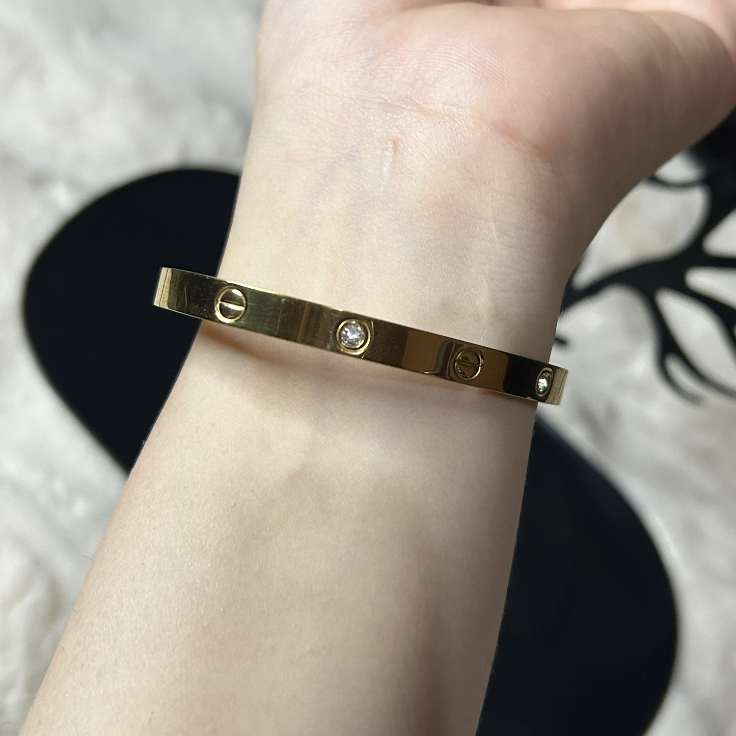 Eternal Screw Motif Gold Bangle