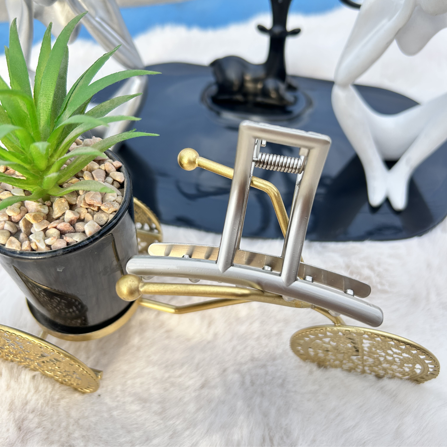 Arch & Angle Hair Clutcher