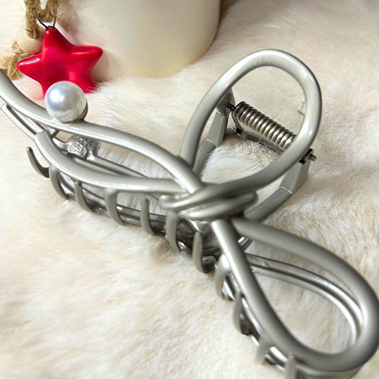 The Pearl Knot Hair Clutcher