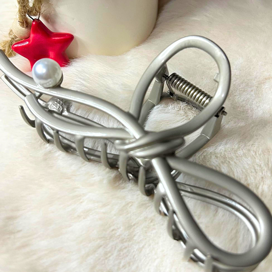 The Pearl Knot Hair Clutcher
