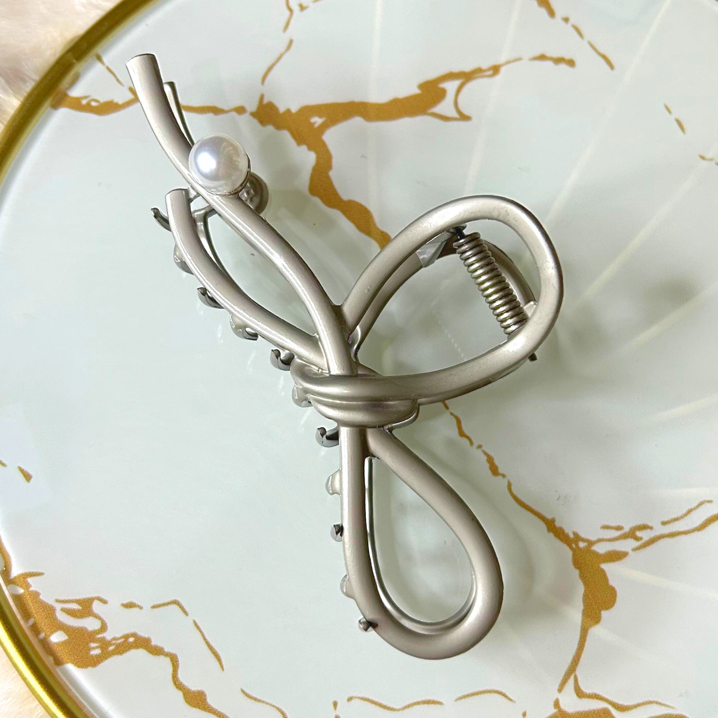 The Pearl Knot Hair Clutcher