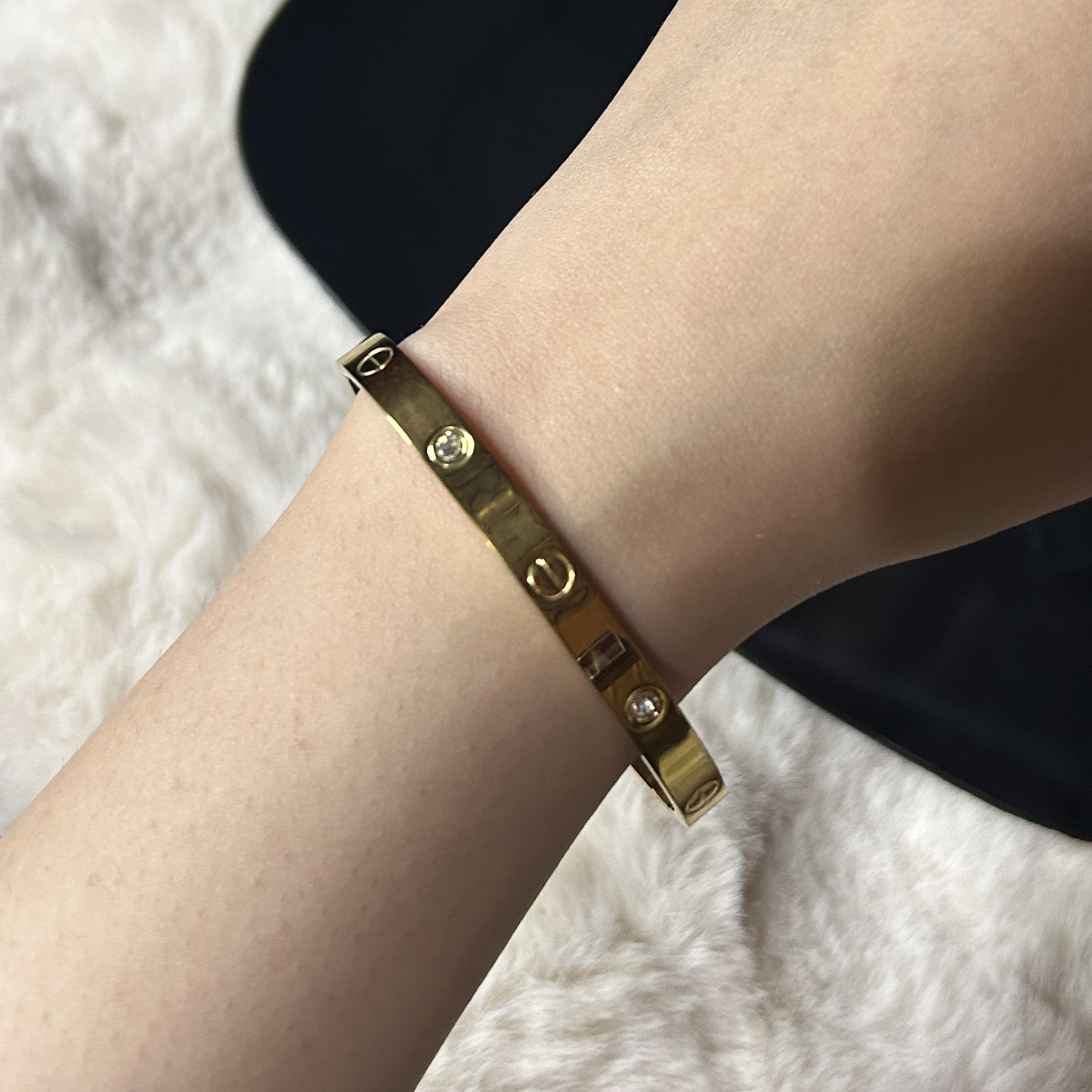 Eternal Screw Motif Gold Bangle