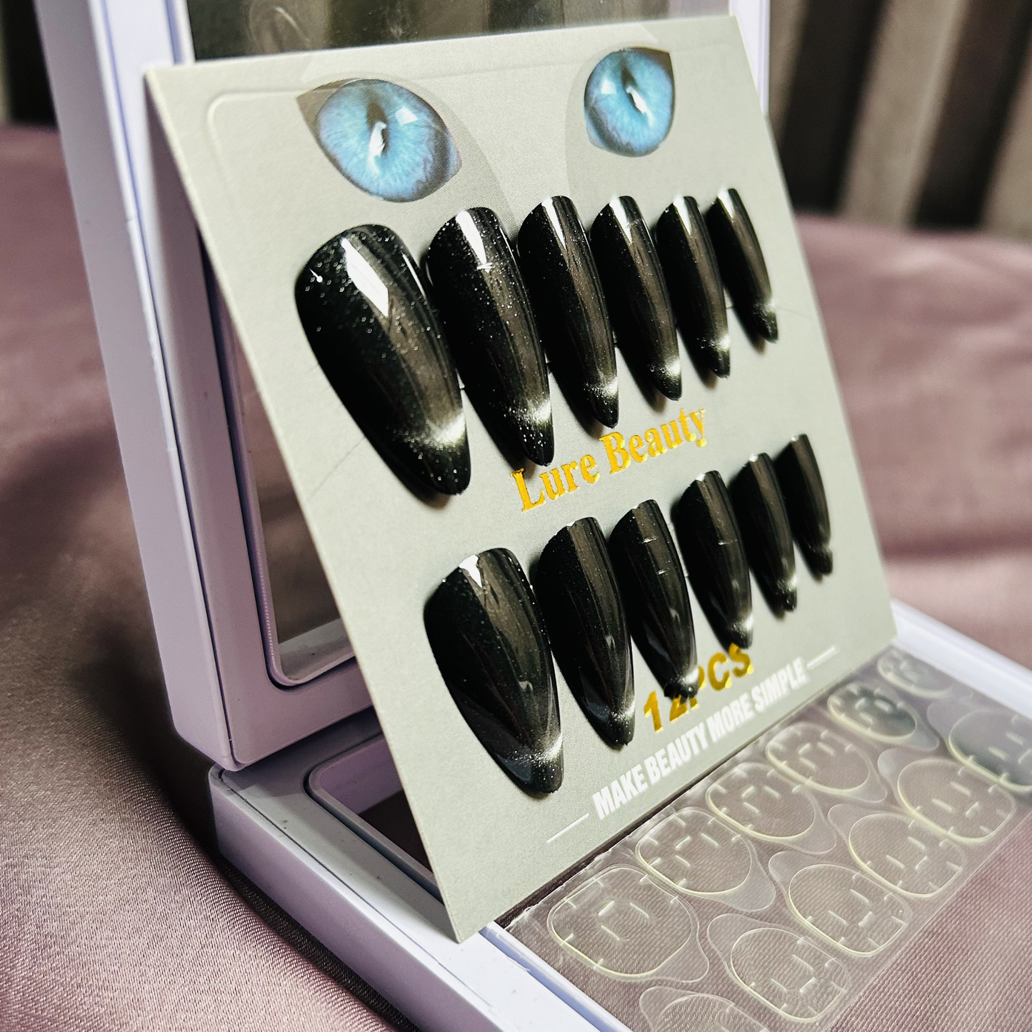 "Cat Eye" Velvet Press-Ons