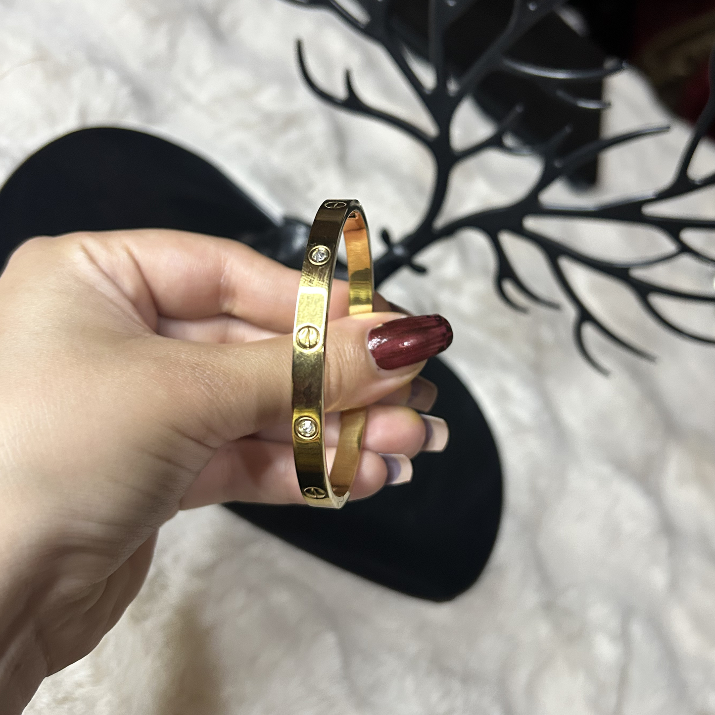 Eternal Screw Motif Gold Bangle