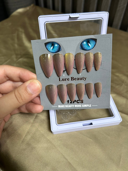 “CAT EYE” Jade Golden Press-Ons