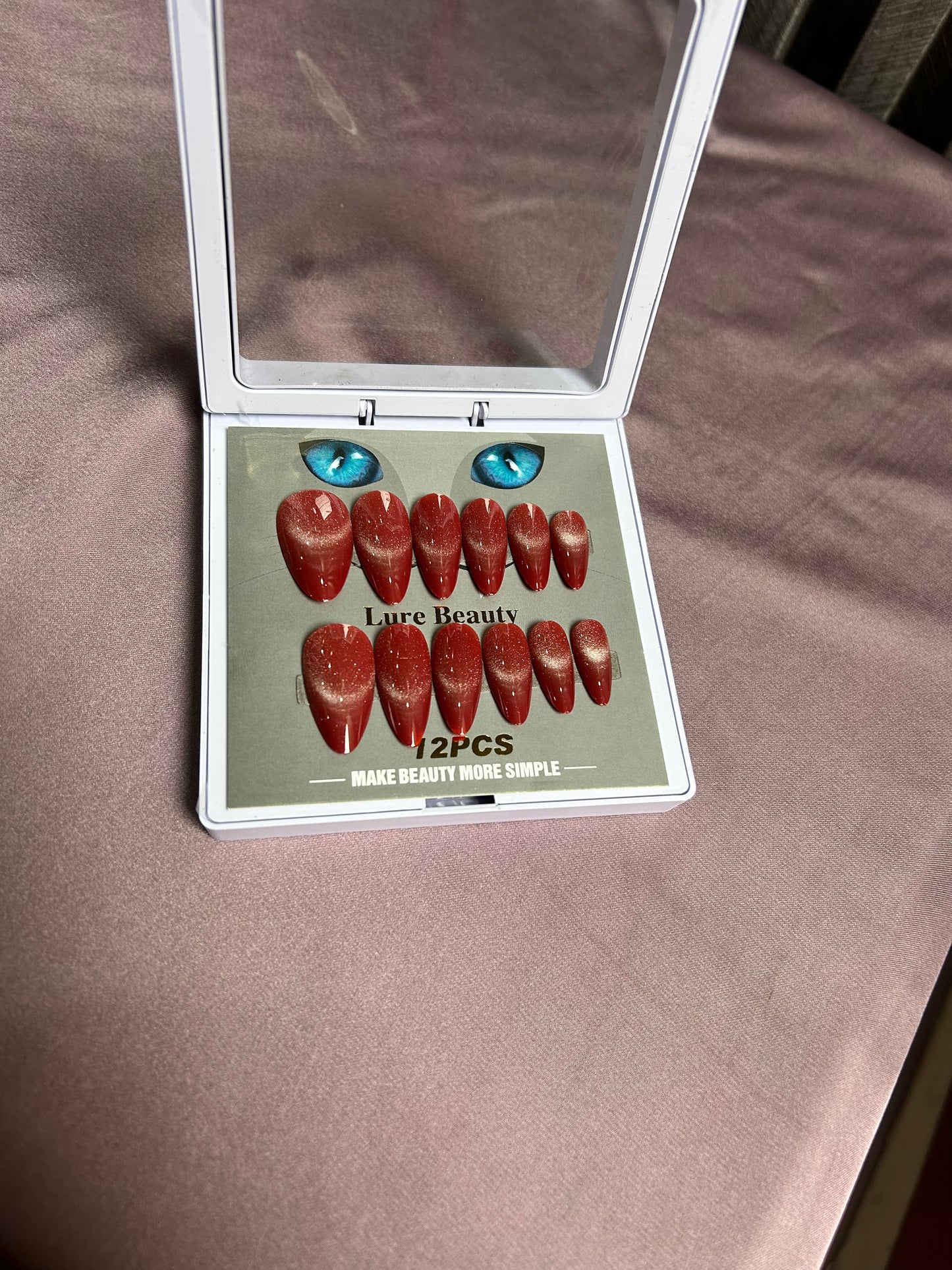 “CAT EYE” LAVA Red Press-Ons