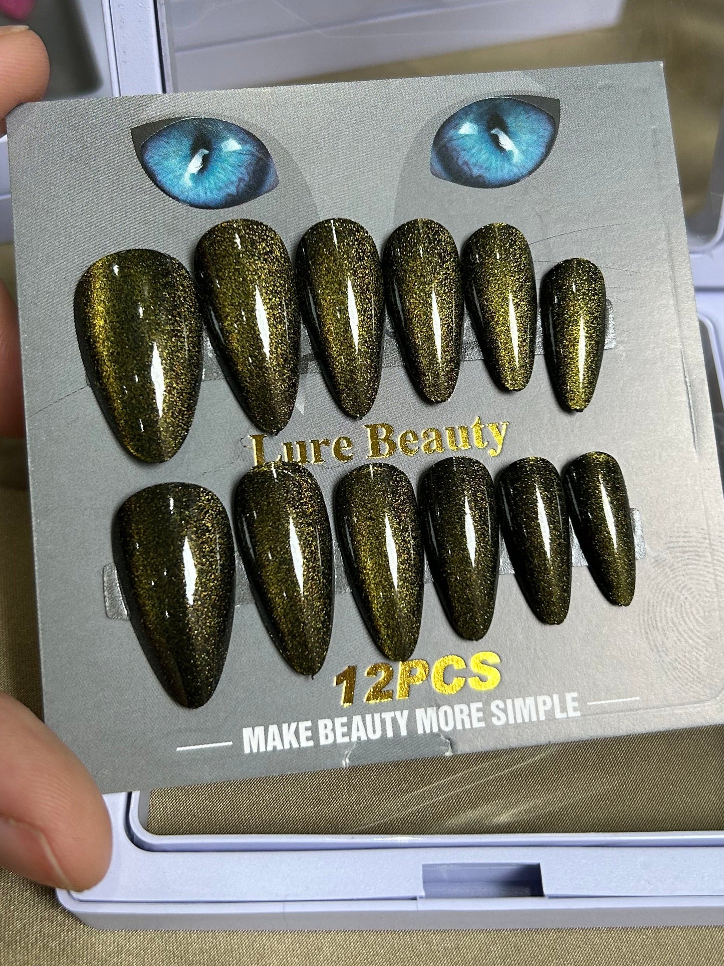 “CAT EYE” Black Press-Ons
