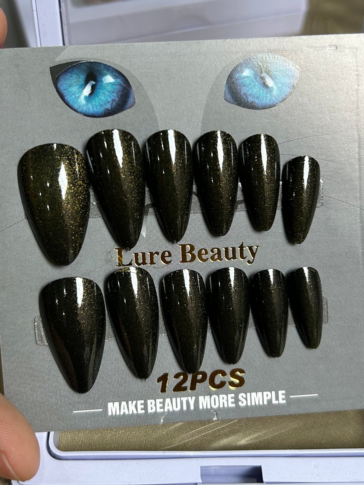 “CAT EYE” Black Press-Ons